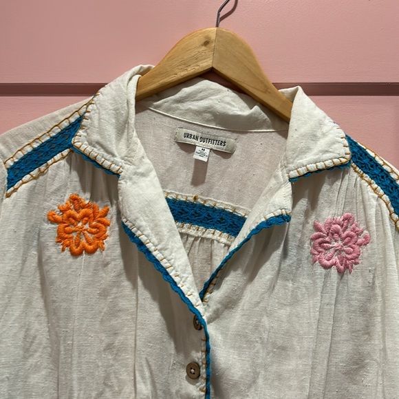 UO Rowan Embroidered Button Down - Picture 4 of 10